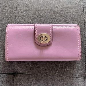 Coach Light lavender Large Bi-Fold smooth Leather Turnlock Wallet.